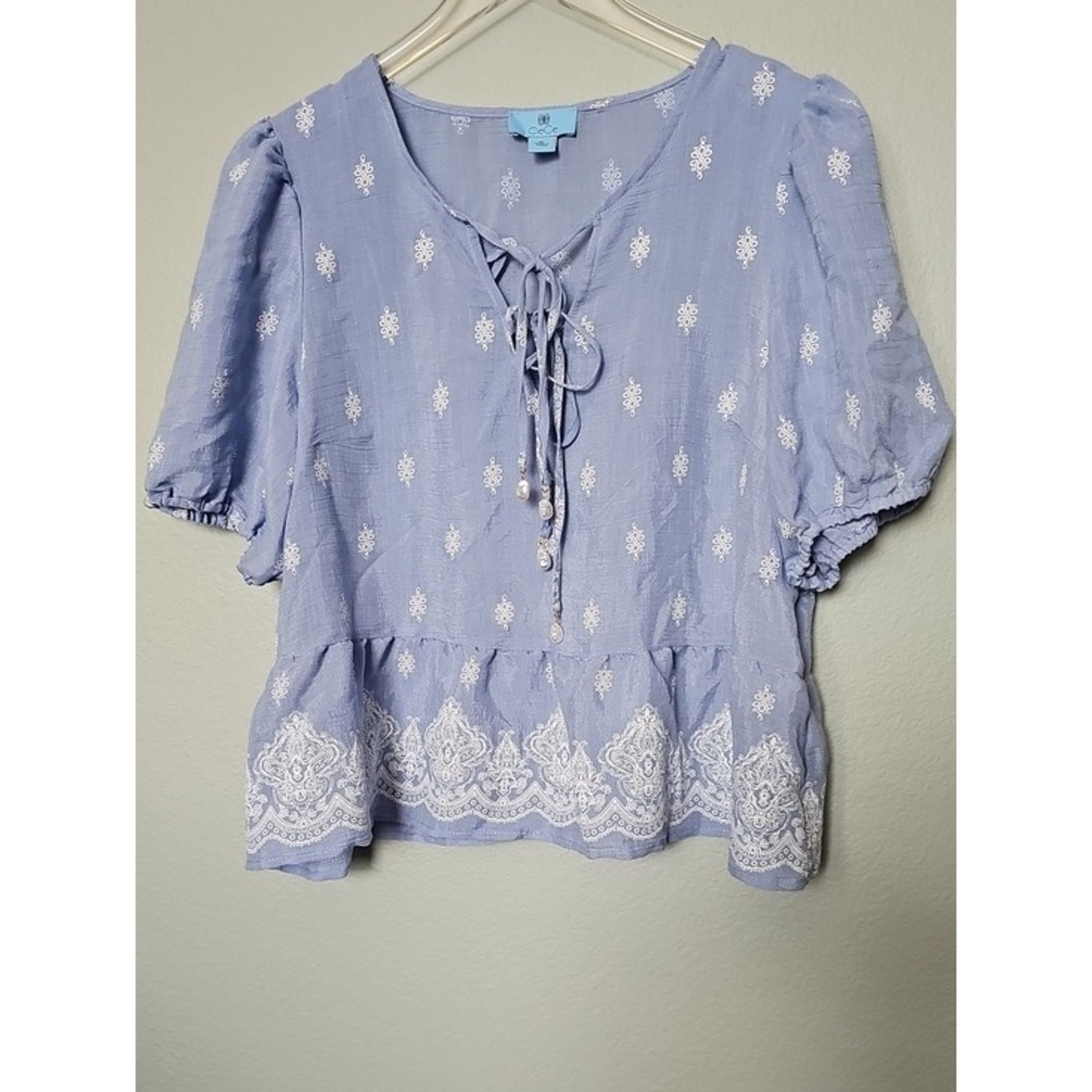 CeCe Blue Embroidered Peplum Blouse XL Short Puff Sleeve Tie Neck Pearl Bead - Picture 2 of 9